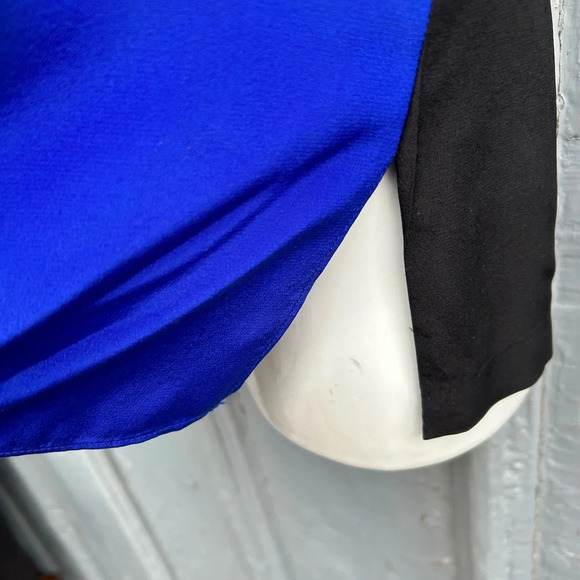 Diane Von Furstenberg Becky Colour Block Silk Blouse, size Small (4) - Picture 6 of 9